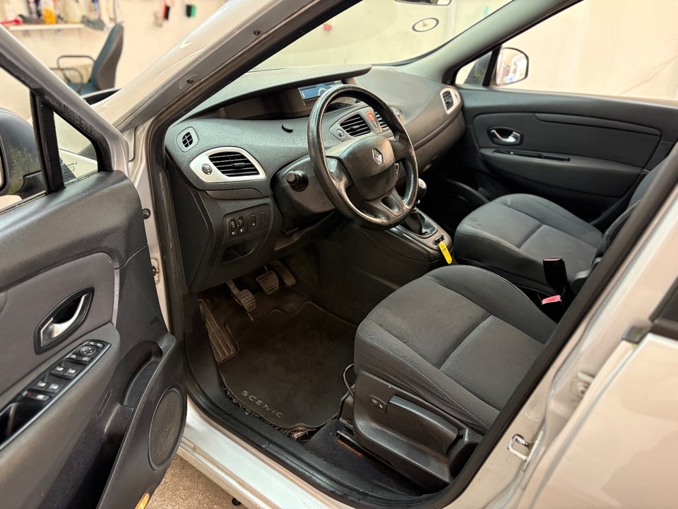 Renault Grand Scenic III 1,9 dCi 130 Dynamique 7prs 5d