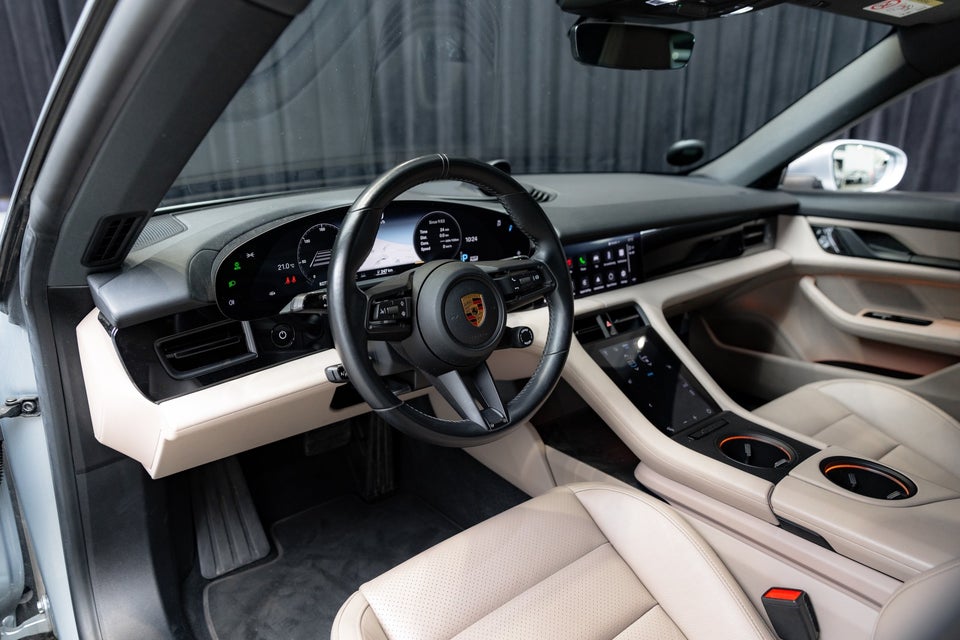 Porsche Taycan Performance+ 4d
