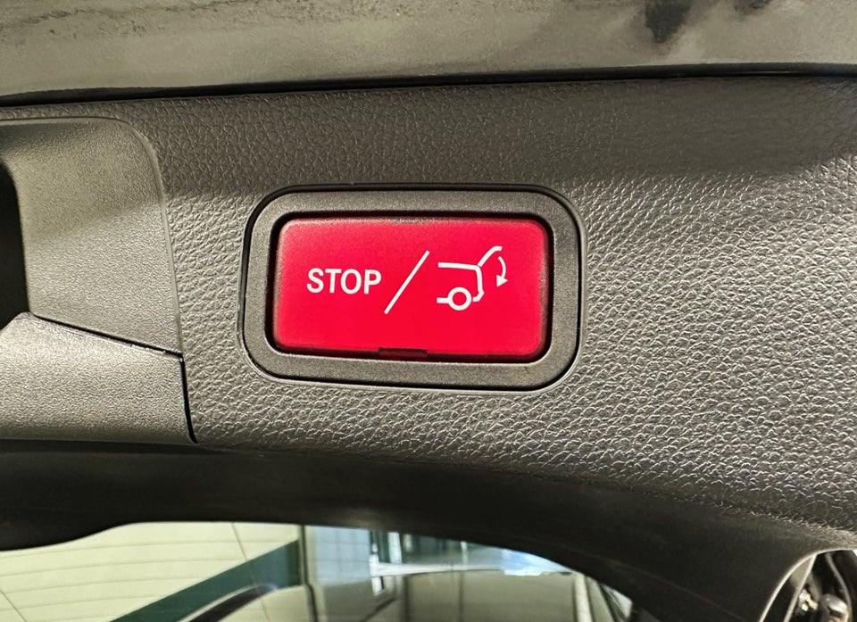 Mercedes C220 d 2,0 AMG Line Night Edition stc. aut. 5d