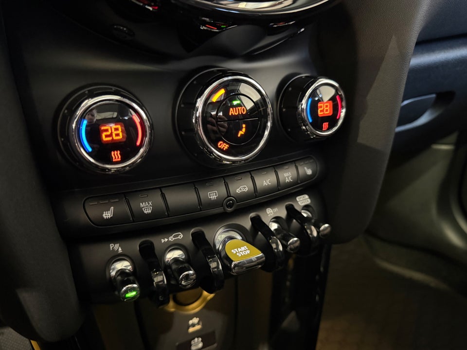 MINI Cooper SE Essential 3d