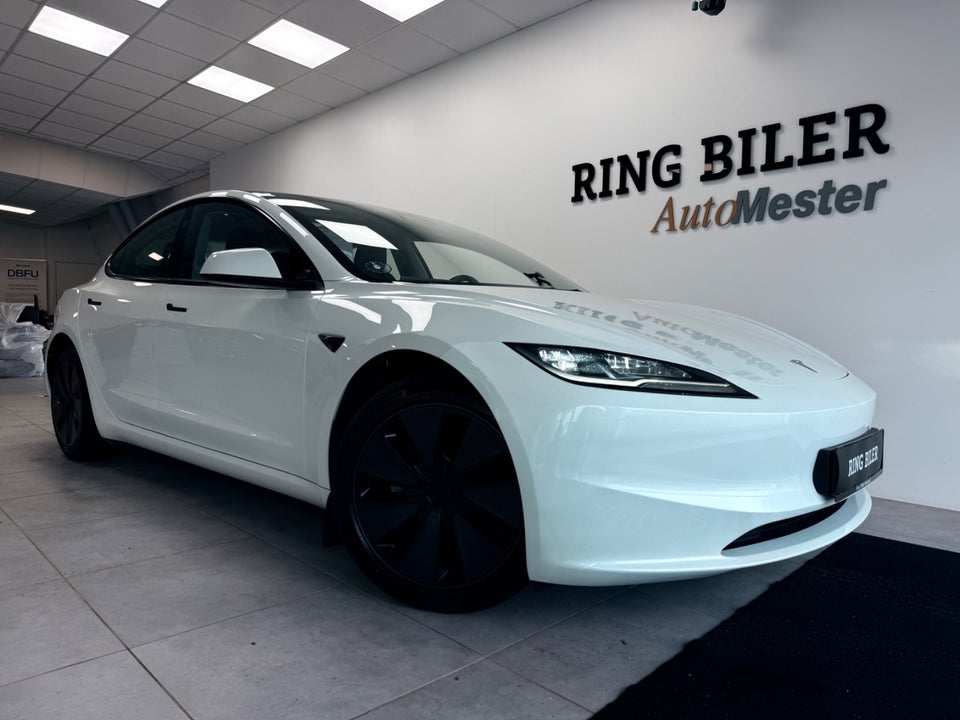 Tesla Model 3 Long Range AWD 4d