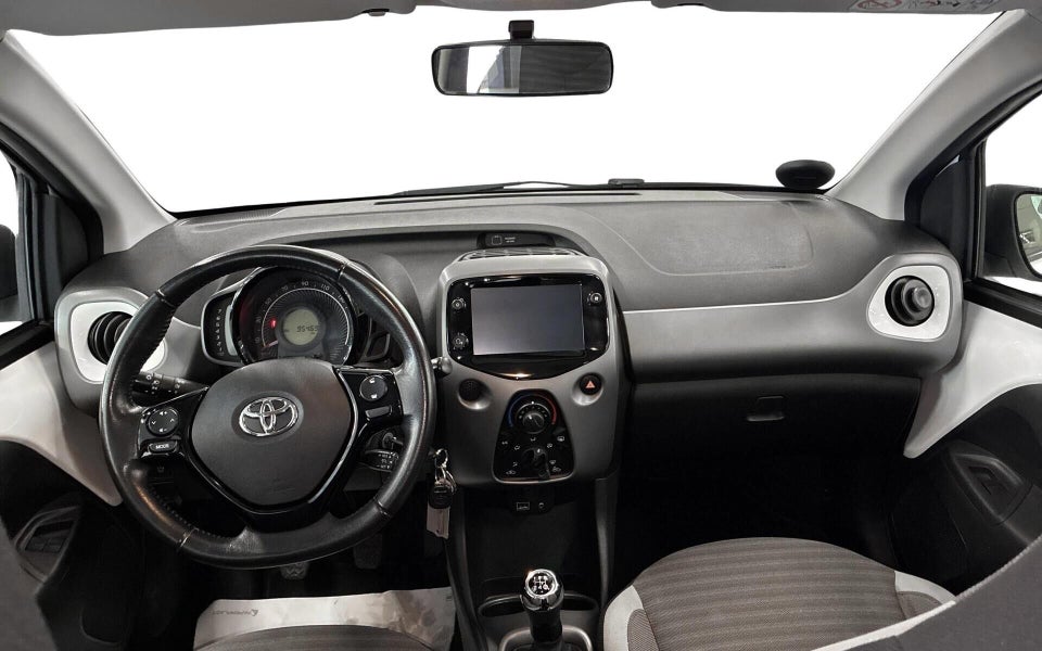 Toyota Aygo 1,0 VVT-i x-plore 5d