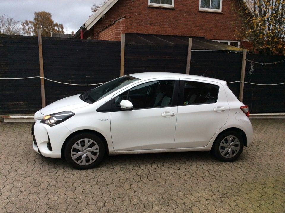 Toyota Yaris 1,5 Hybrid H3 Limited e-CVT 5d