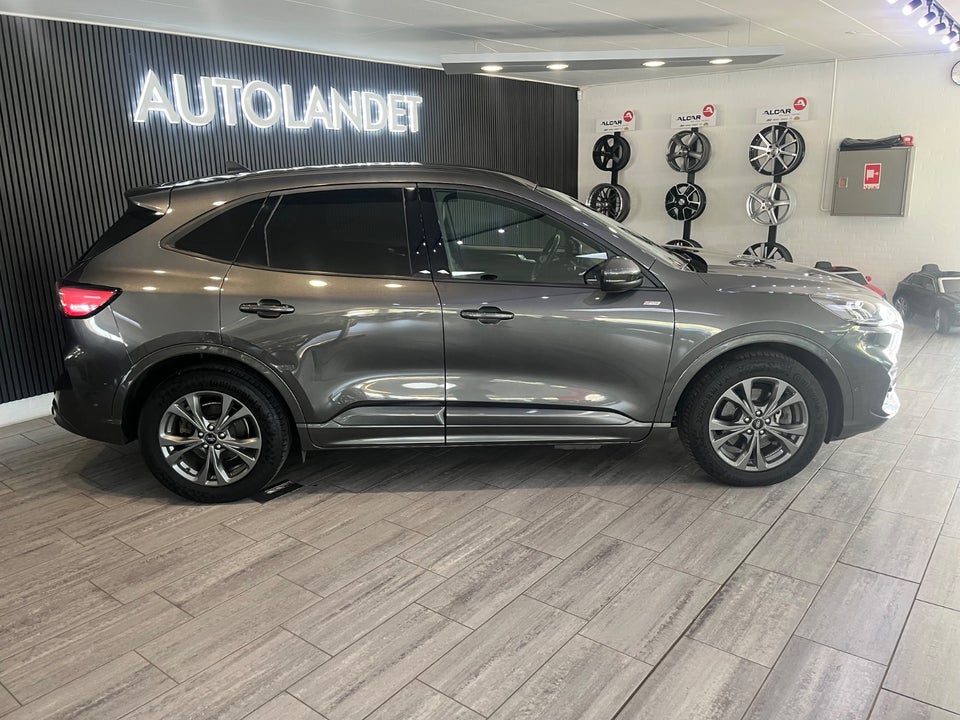 Ford Kuga 2,5 PHEV ST-Line X CVT 5d