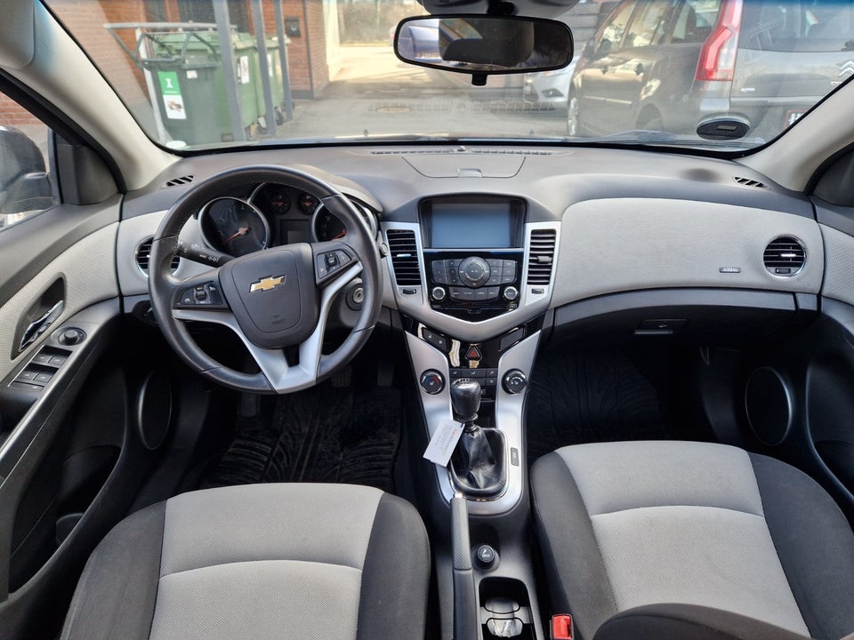 Chevrolet Cruze 1,8 LS 4d