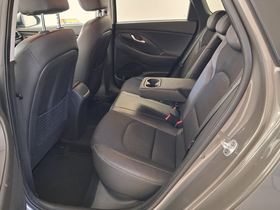 Hyundai i30 1,4 T-GDi Premium stc. DCT 5d
