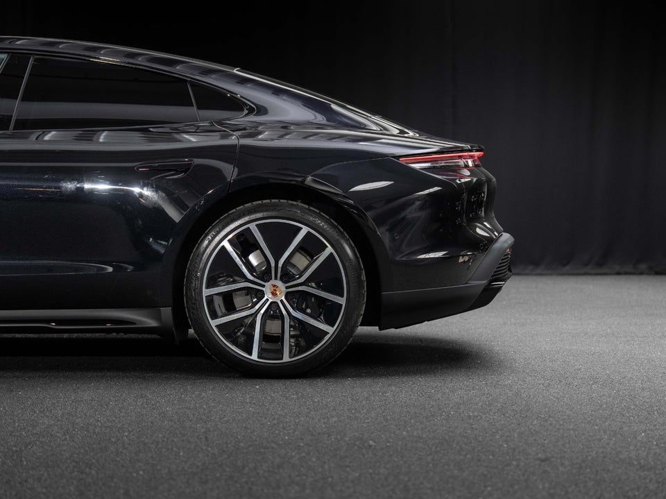 Porsche Taycan Performance+ Black Edition 4d