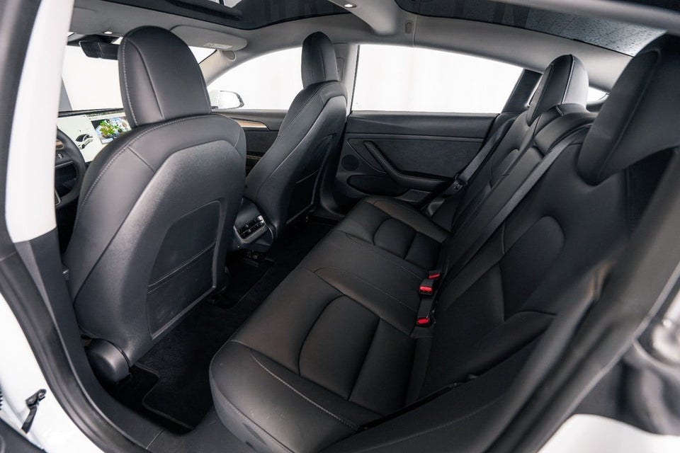 Tesla Model 3 Standard Range+ RWD 4d