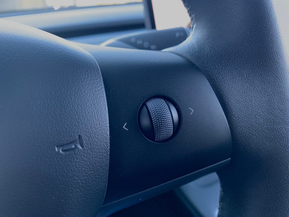 Tesla Model Y Long Range AWD 5d