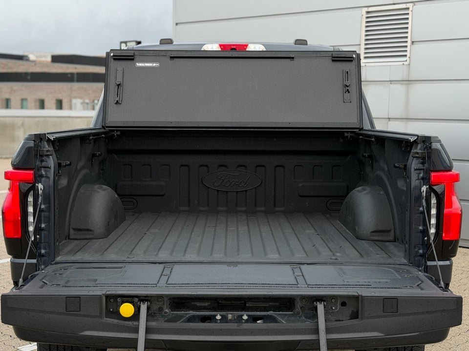 Ford F-150 Lightning Lariat Standard Range 4d