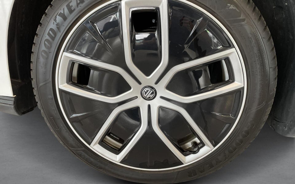 MG MG4 64 Luxury 5d
