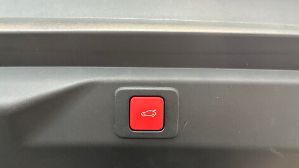 Peugeot e-3008 77 GT 5d