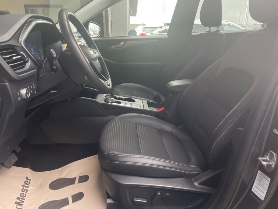 Ford Kuga 2,5 PHEV Titanium CVT 5d