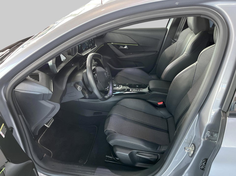 Peugeot e-208 50 GT 5d