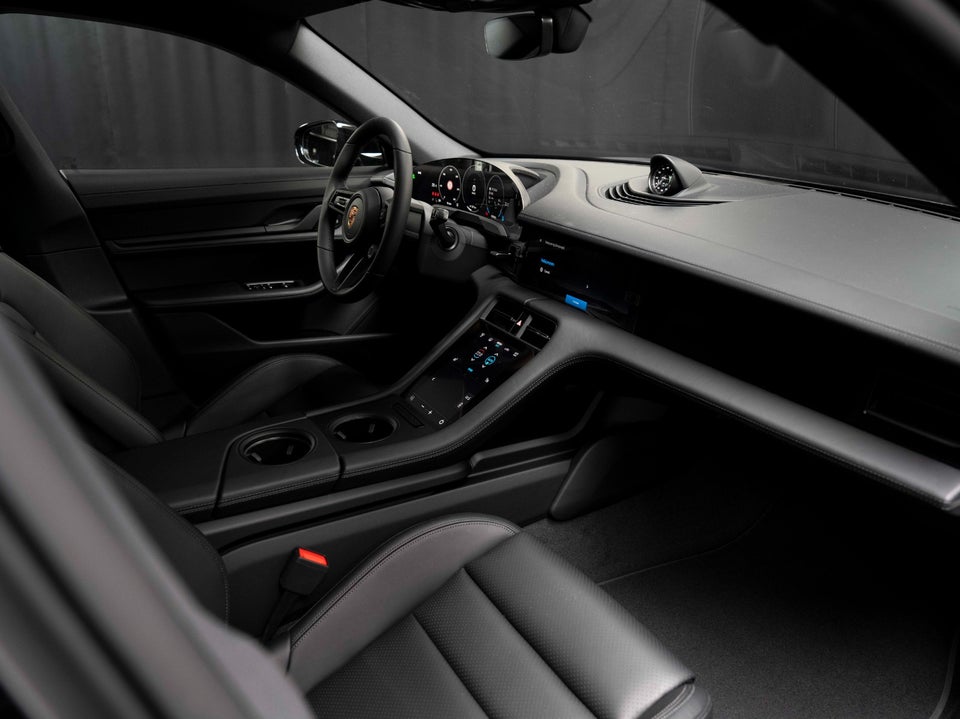 Porsche Taycan Performance+ Black Edition 4d