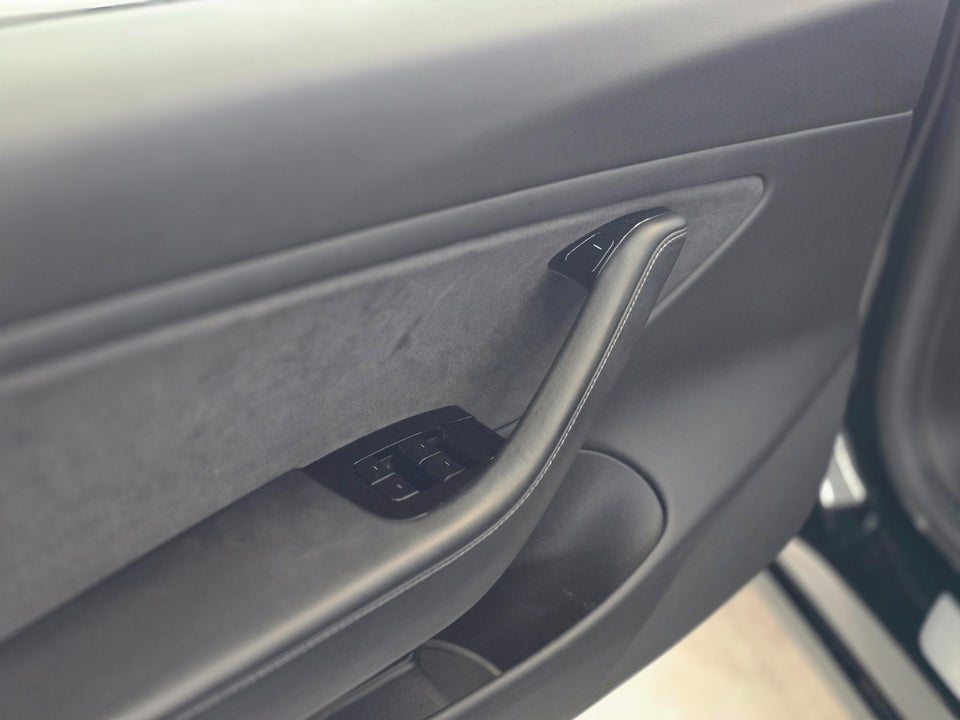 Tesla Model 3 Standard Range+ RWD 4d