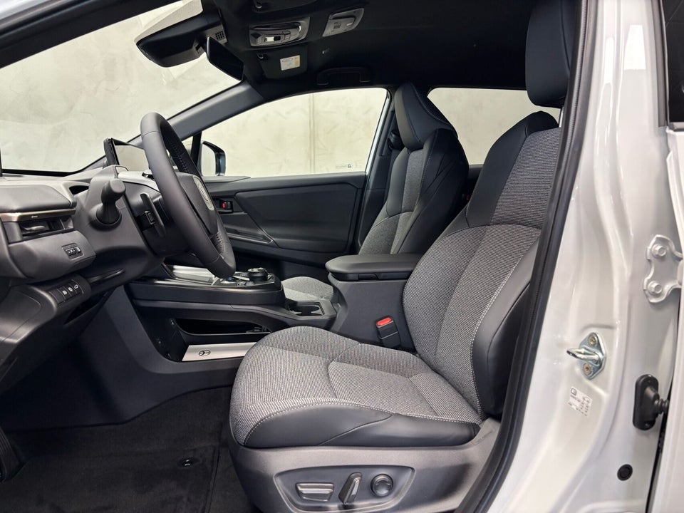 Toyota bZ4X 73 Active Tech 5d