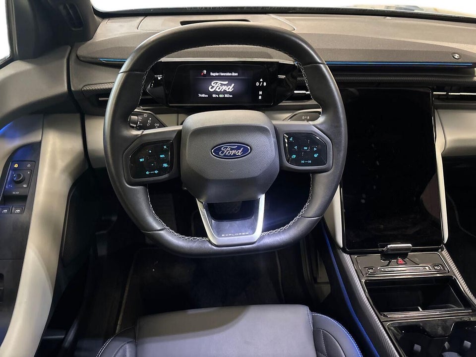 Ford Explorer 79 Premium Extended Range 5d
