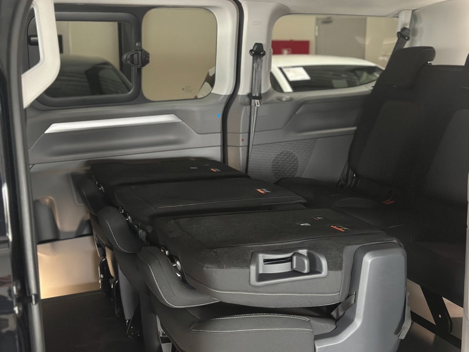 VW e-Caravelle 64 Style SWB