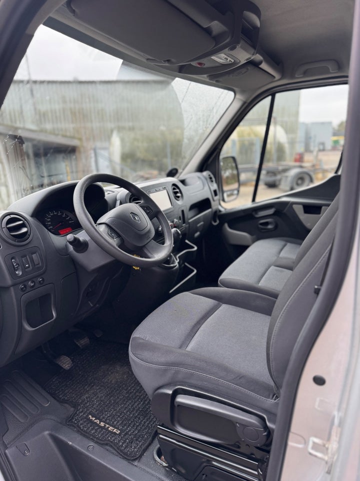 Renault Master III T35 2,3 dCi 145 L3 Box m/lift 2d