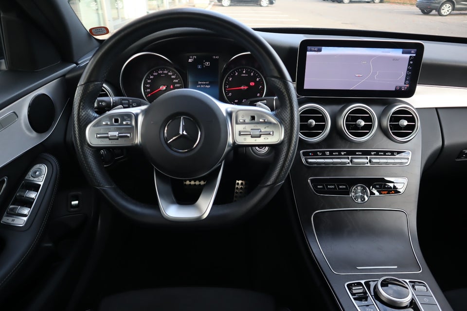 Mercedes C300 2,0 AMG Line stc. aut. 5d