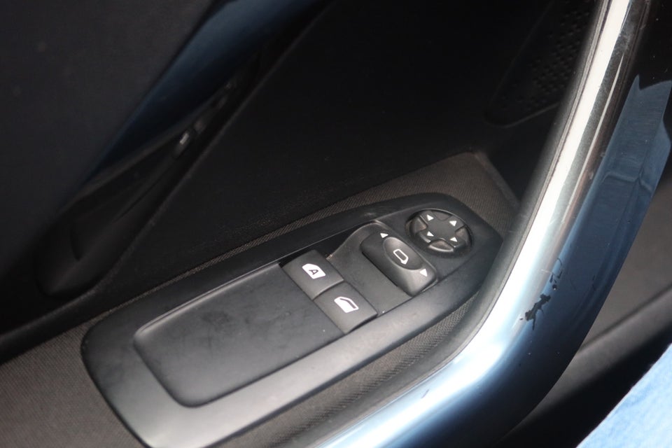 Peugeot 208 1,2 VTi Allure Sky 5d