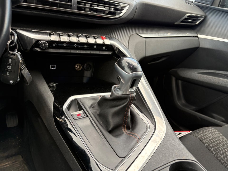 Peugeot 5008 1,2 e-THP 130 Strike 7prs 5d