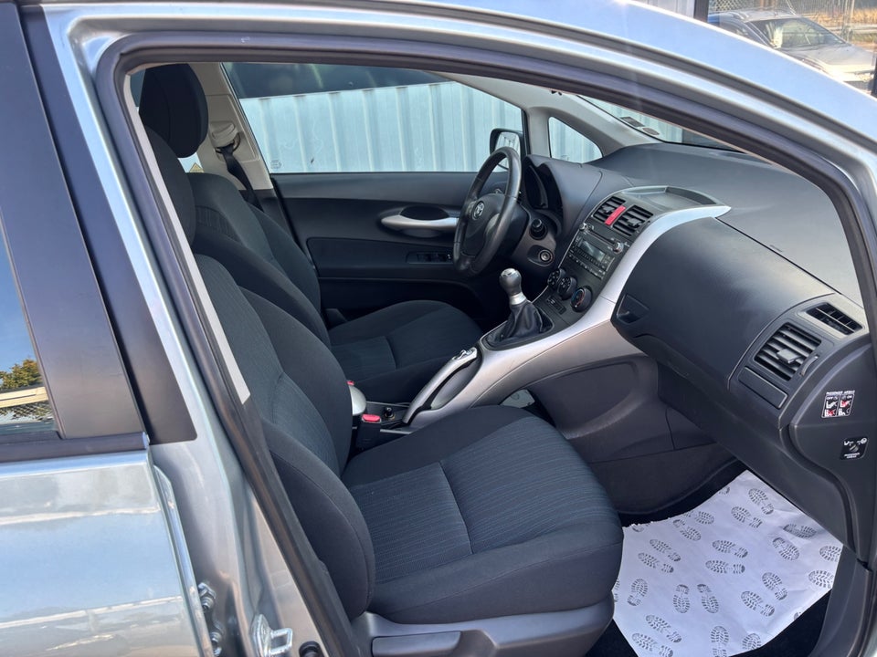 Toyota Auris 1,6 Luna+ 5d