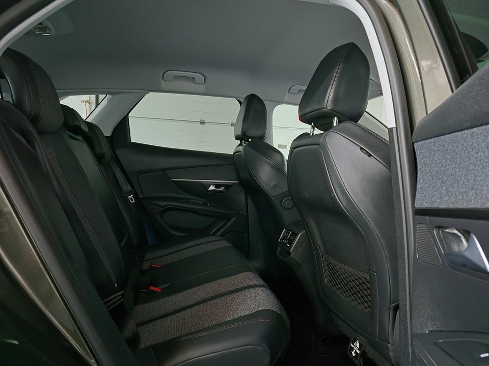 Peugeot 3008 1,2 PureTech 130 Allure EAT8 5d