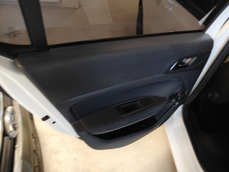 Peugeot 308 1,2 VTi 82 Active 5d