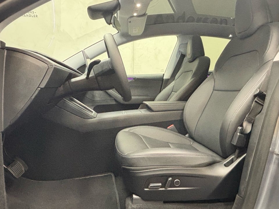 Tesla Model Y Launch Series Long Range AWD 5d