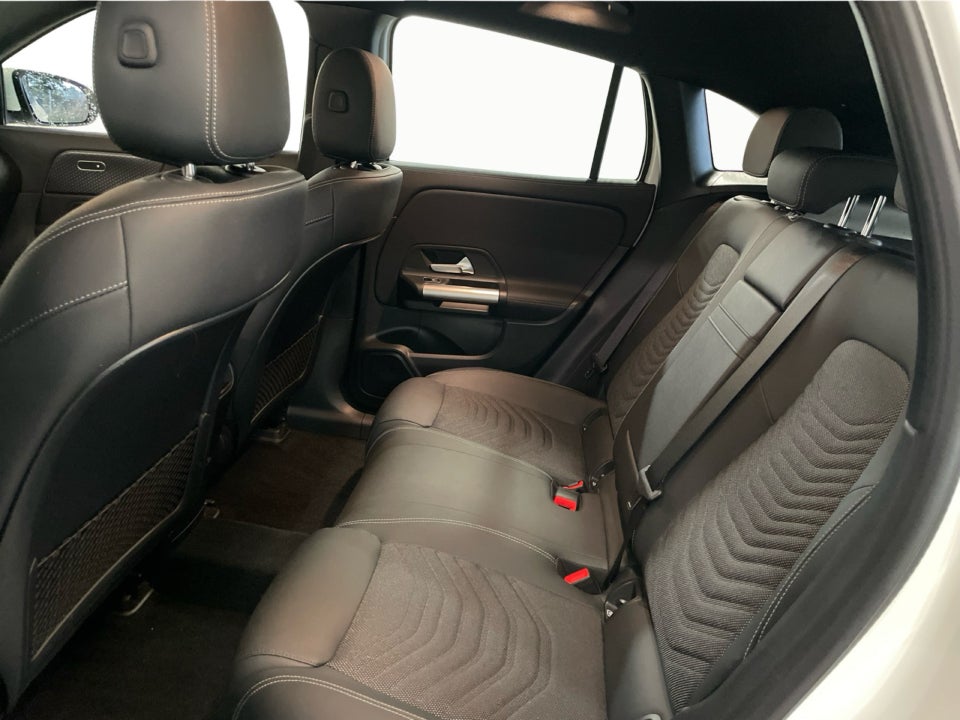 Mercedes EQA300 Progressive 4Matic 5d