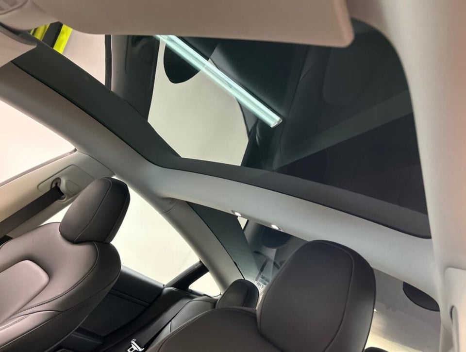 Tesla Model 3 RWD 4d