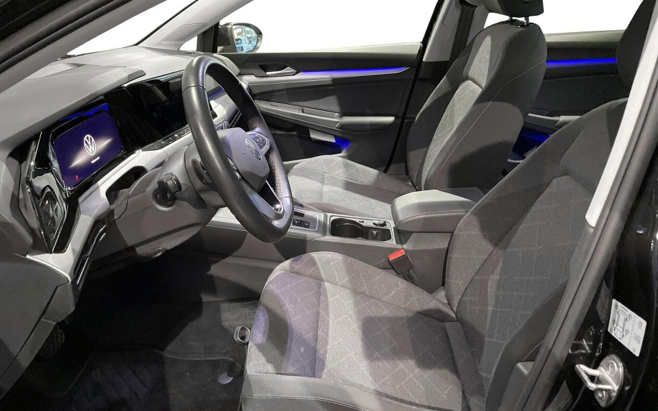 VW Golf VIII 1,5 eTSi 130 Life DSG 5d