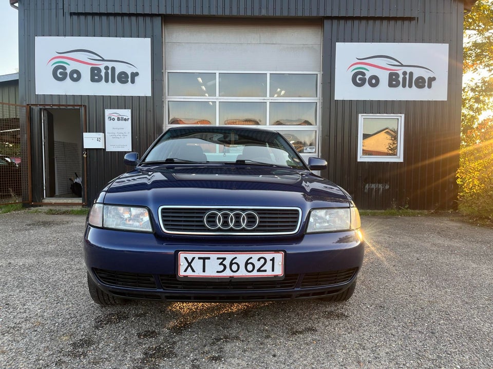 Audi A4 2,4 V6 4d