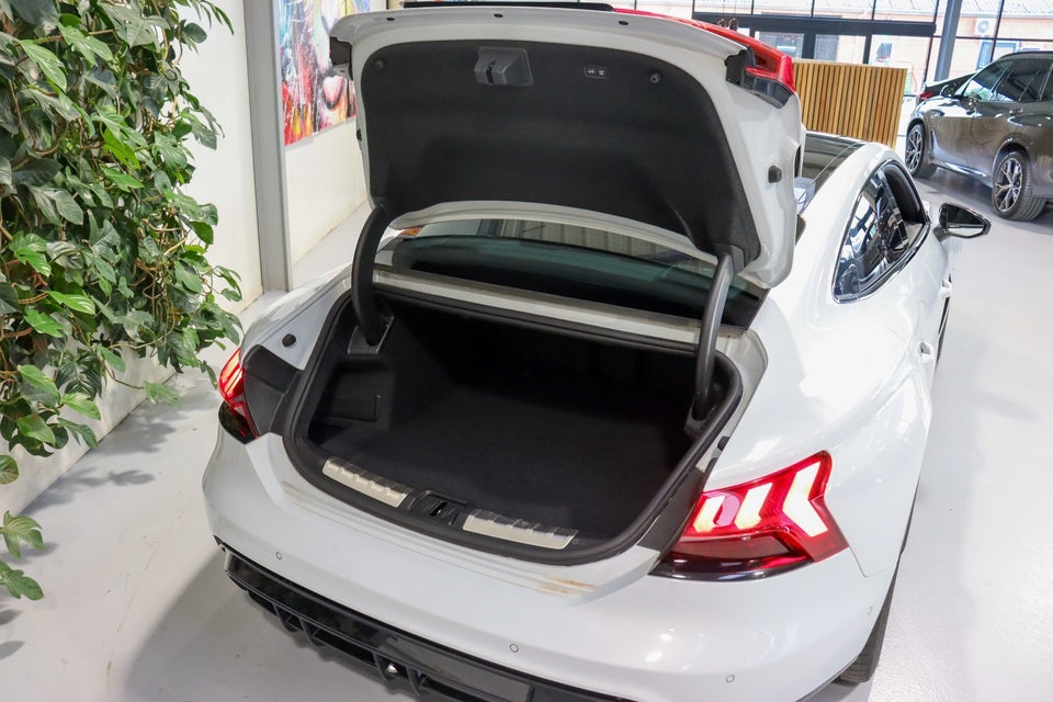 Audi e-tron GT quattro 4d