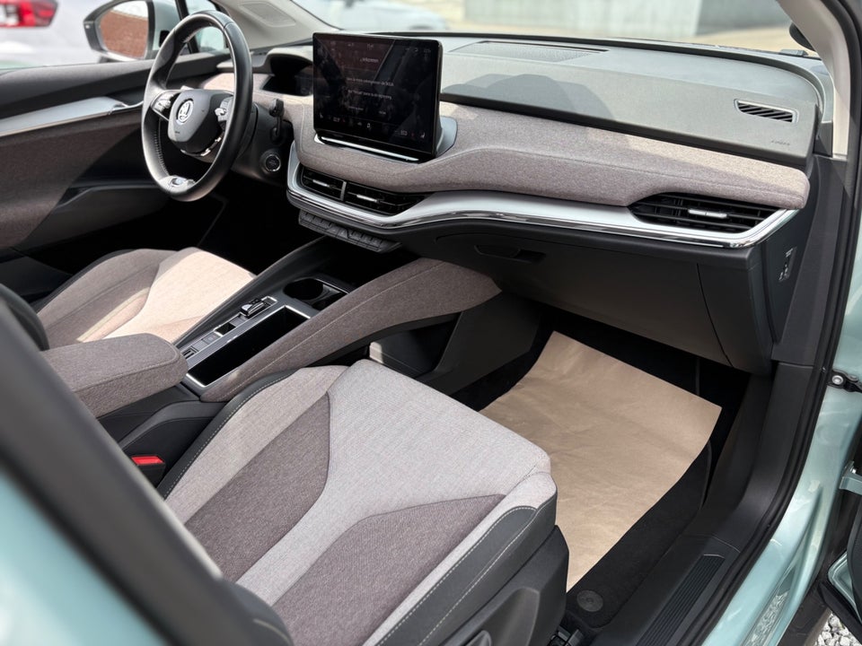 Skoda Enyaq 60 iV Plus 5d