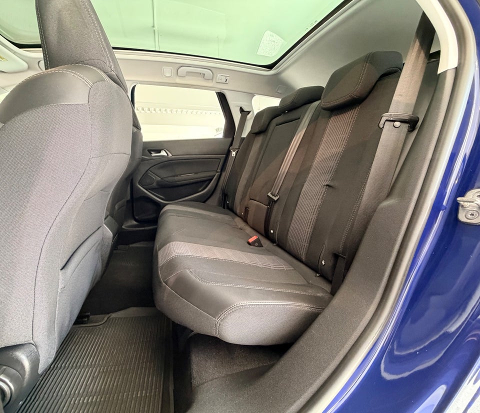 Peugeot 308 1,5 BlueHDi 130 Selection Sky 5d