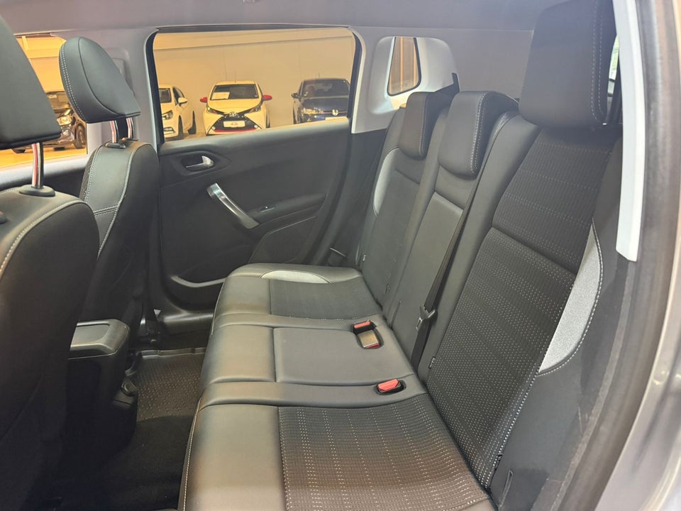 Peugeot 2008 1,5 BlueHDi 100 Allure Sky 5d
