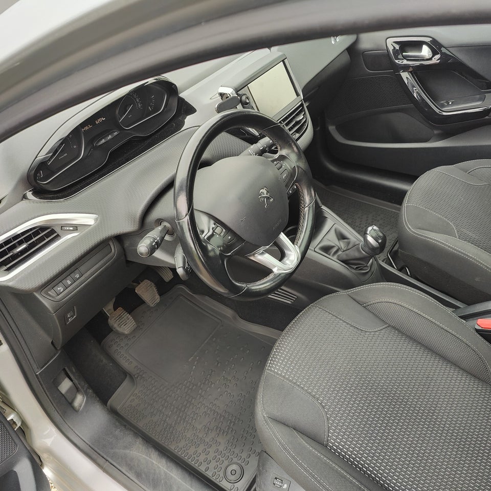 Peugeot 208 1,6 BlueHDi 100 Allure Sky 5d