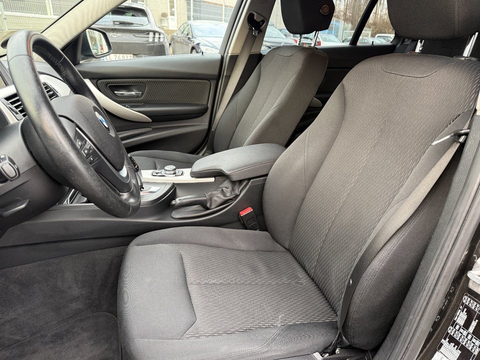 BMW 320i 2,0 Touring aut. 5d