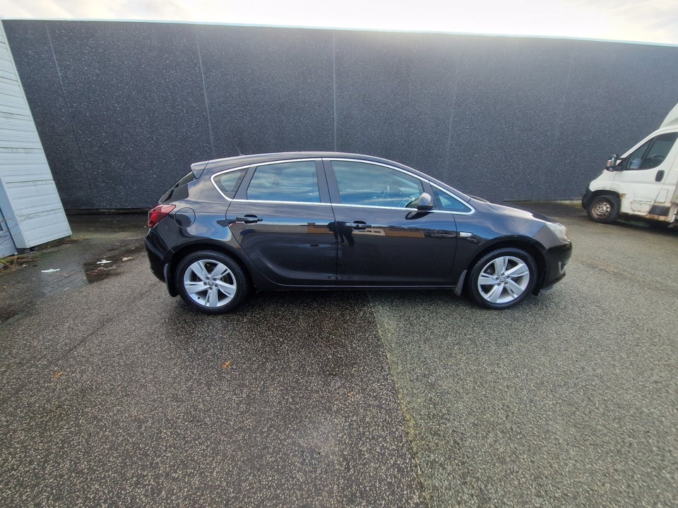 Opel Astra 1,4 T 140 Enjoy 5d