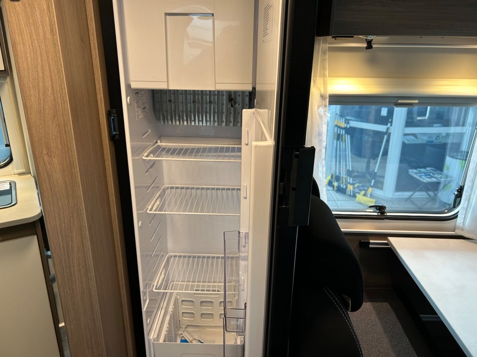 Carado V347 PRO+ 2,2 JTD 140 aut. 2d