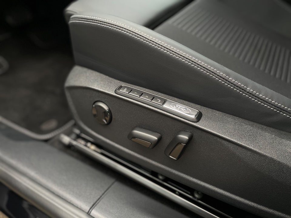 Ford Capri 82 Select Extended Range 5d