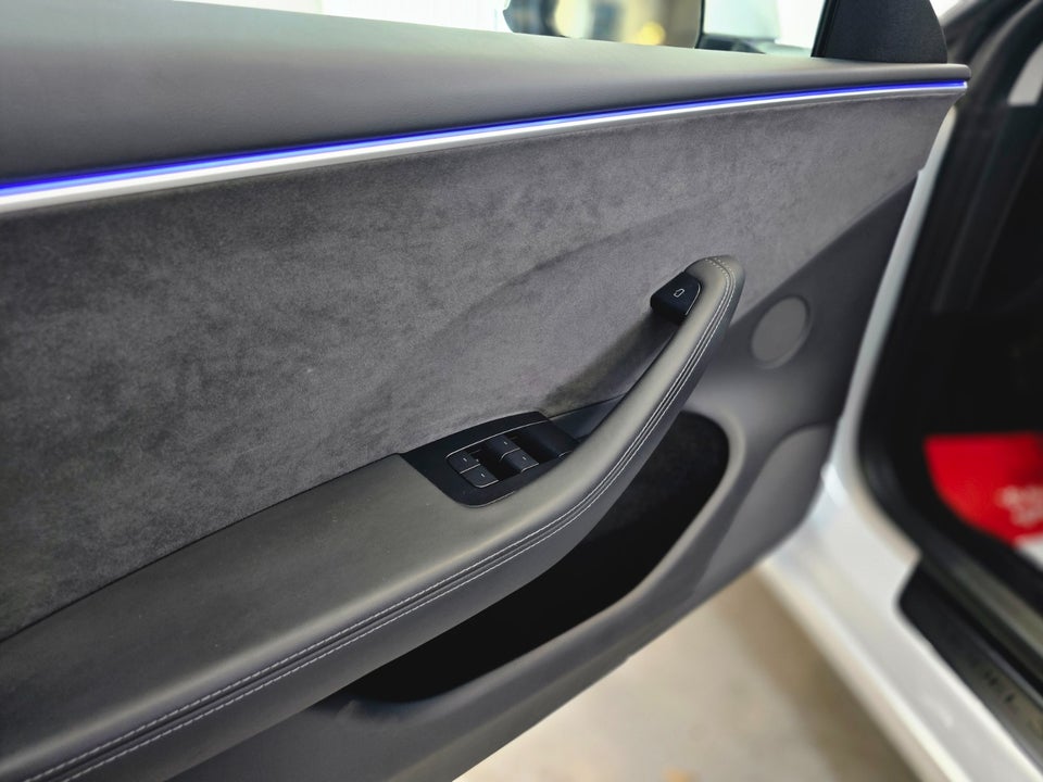 Tesla Model 3 Long Range AWD 4d
