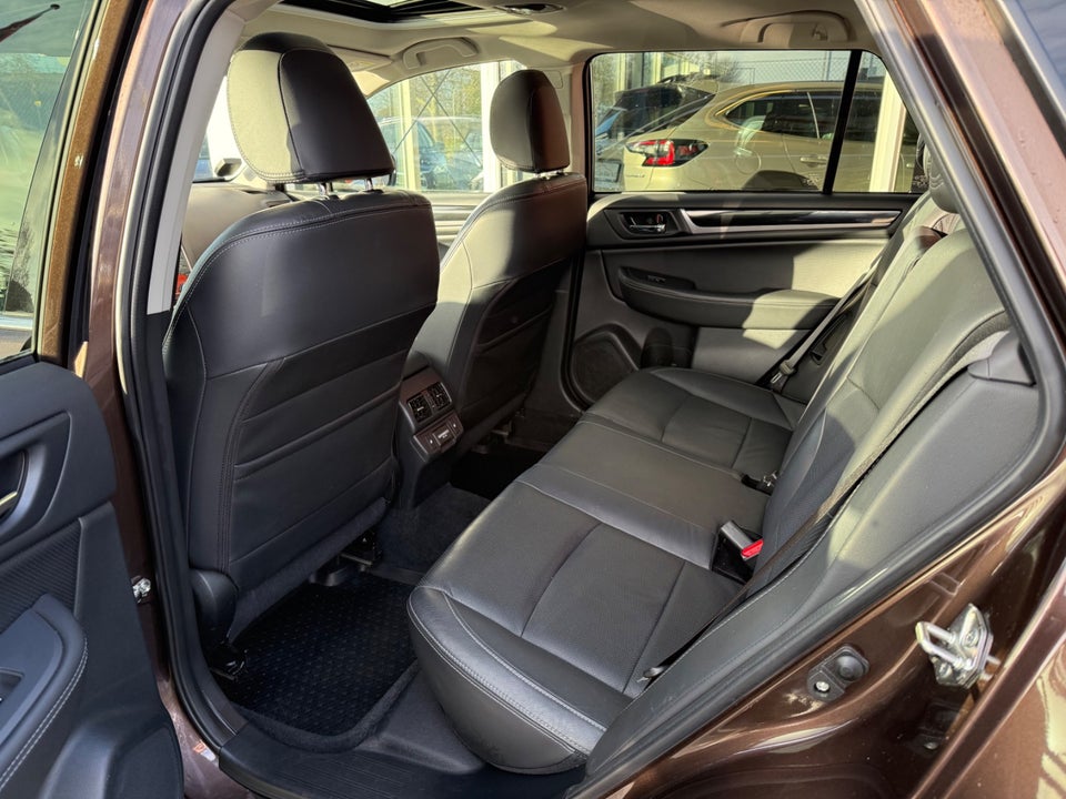 Subaru Outback 2,5 Summit CVT 5d