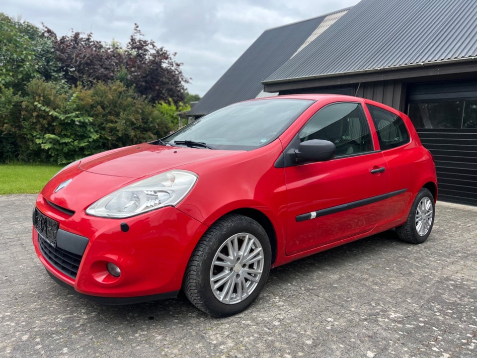 Renault Clio III 1,2 16V Expression 5d