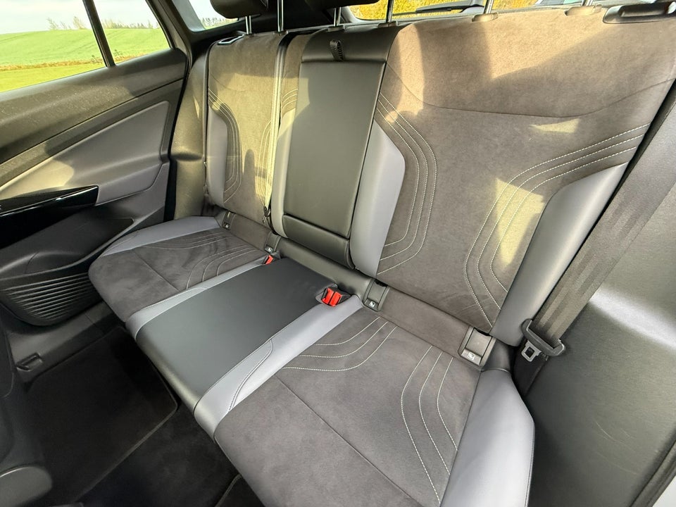 VW ID.4 77 Pro Performance 75 Years Edition 5d