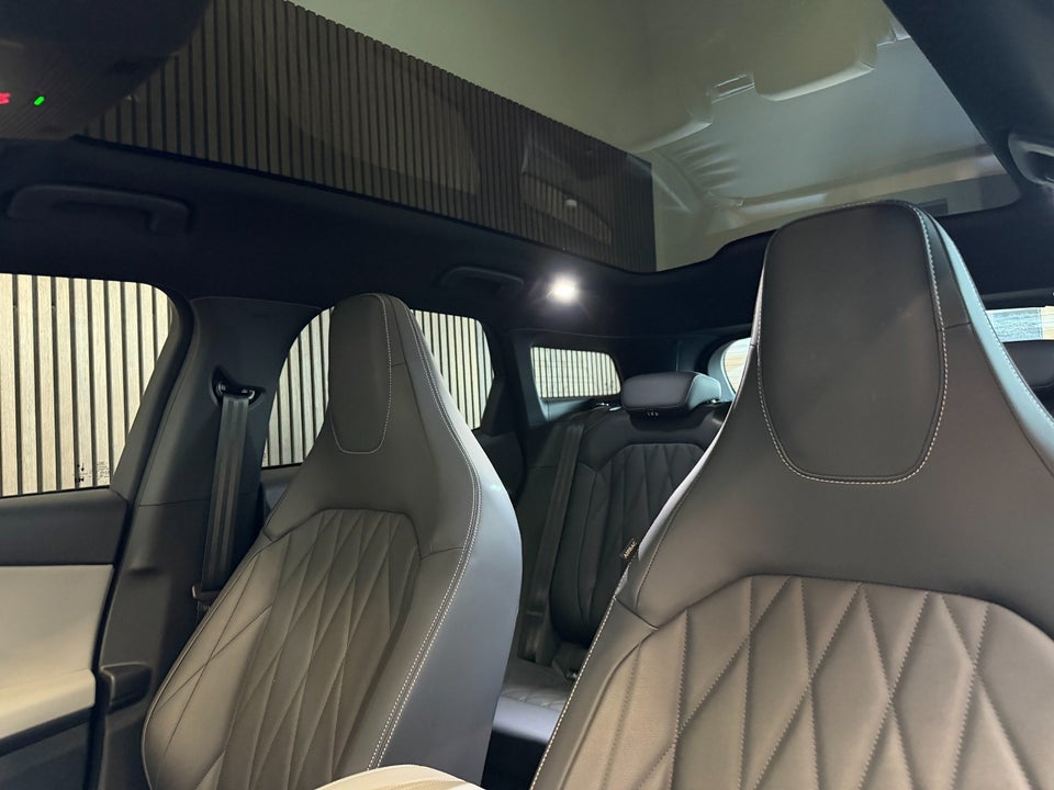 Ford Explorer 77 Premium Extended Range 5d