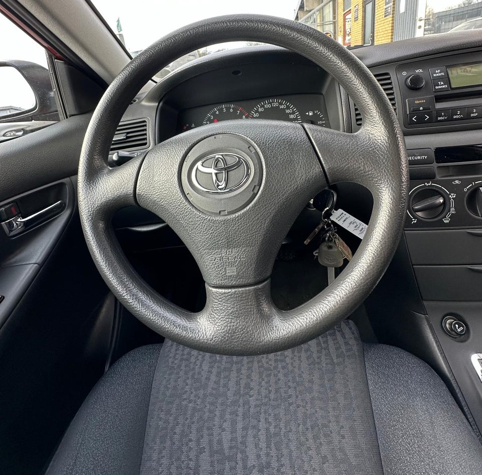 Toyota Corolla 1,6 Terra aut. 5d